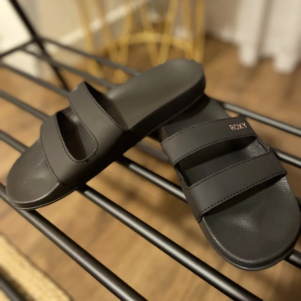 Roxy Slides - Picture 2 of 6